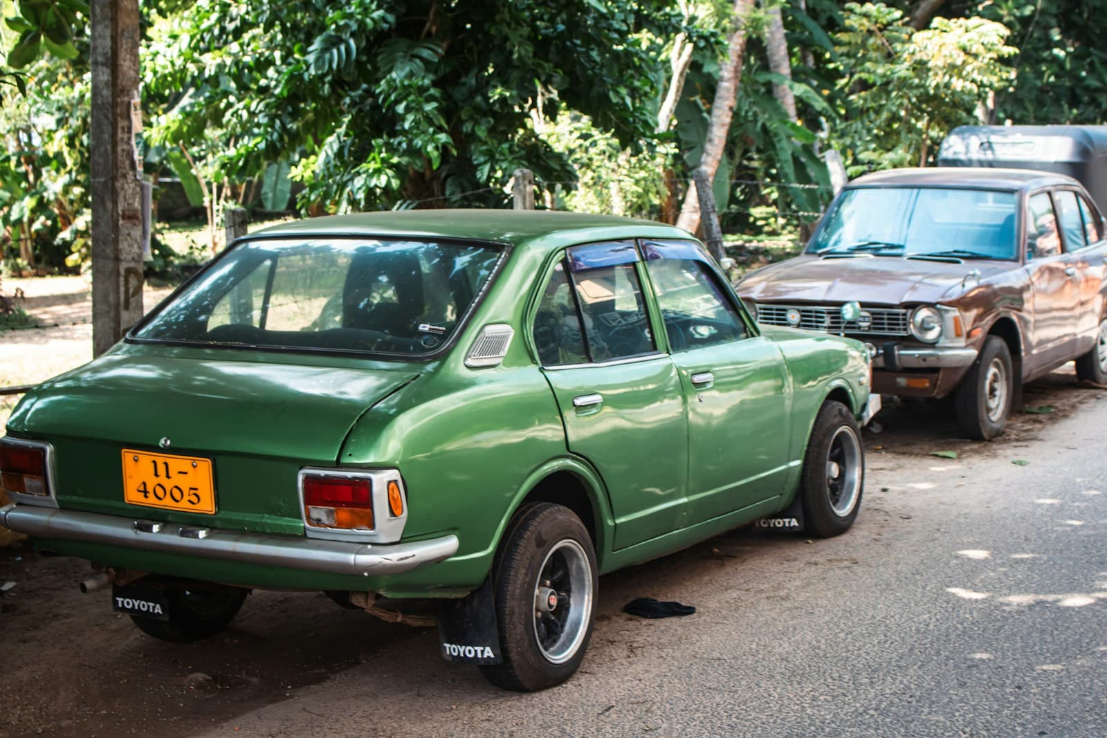 Hunt down a vintage car in Galle