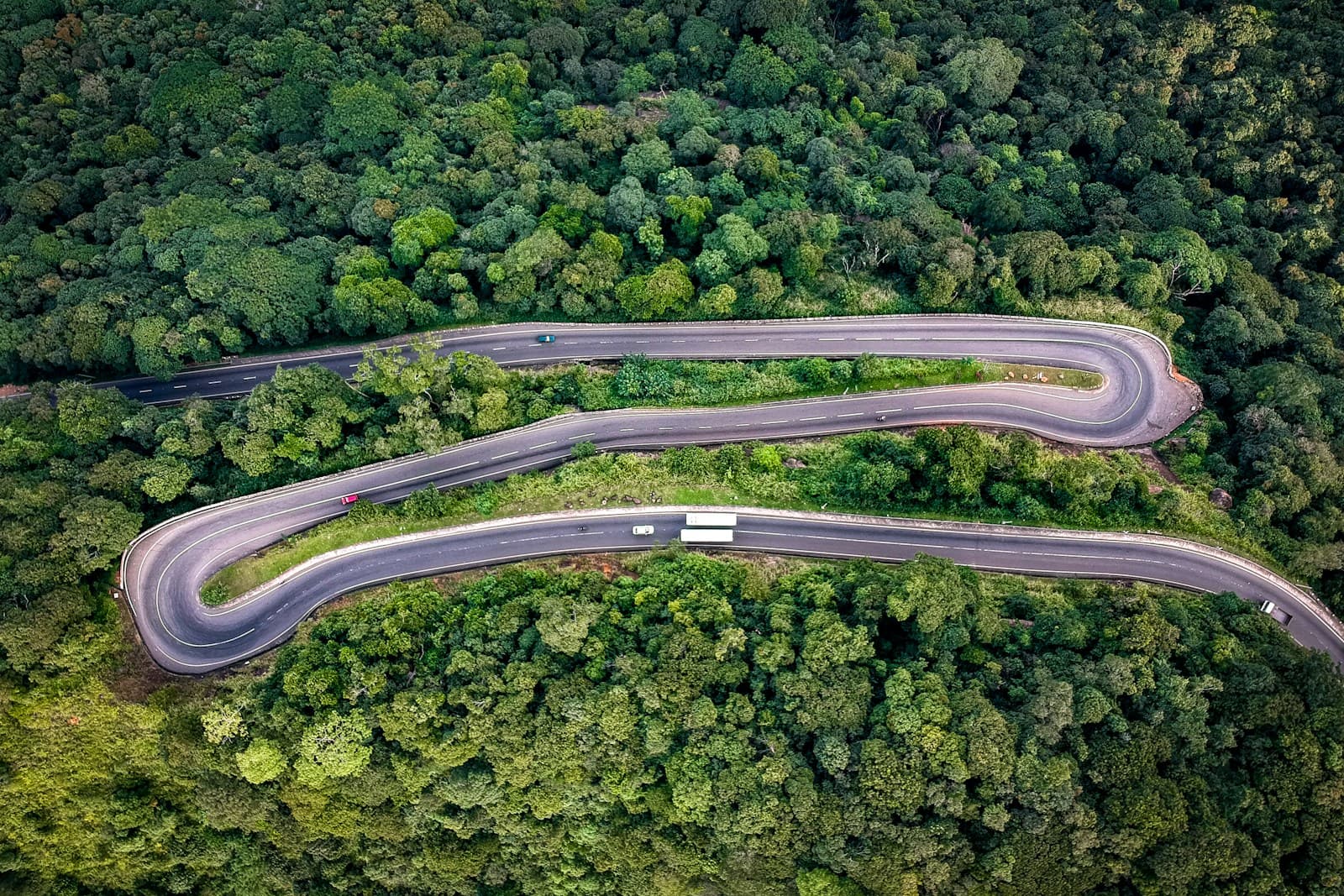 The road that climbs into cloud
