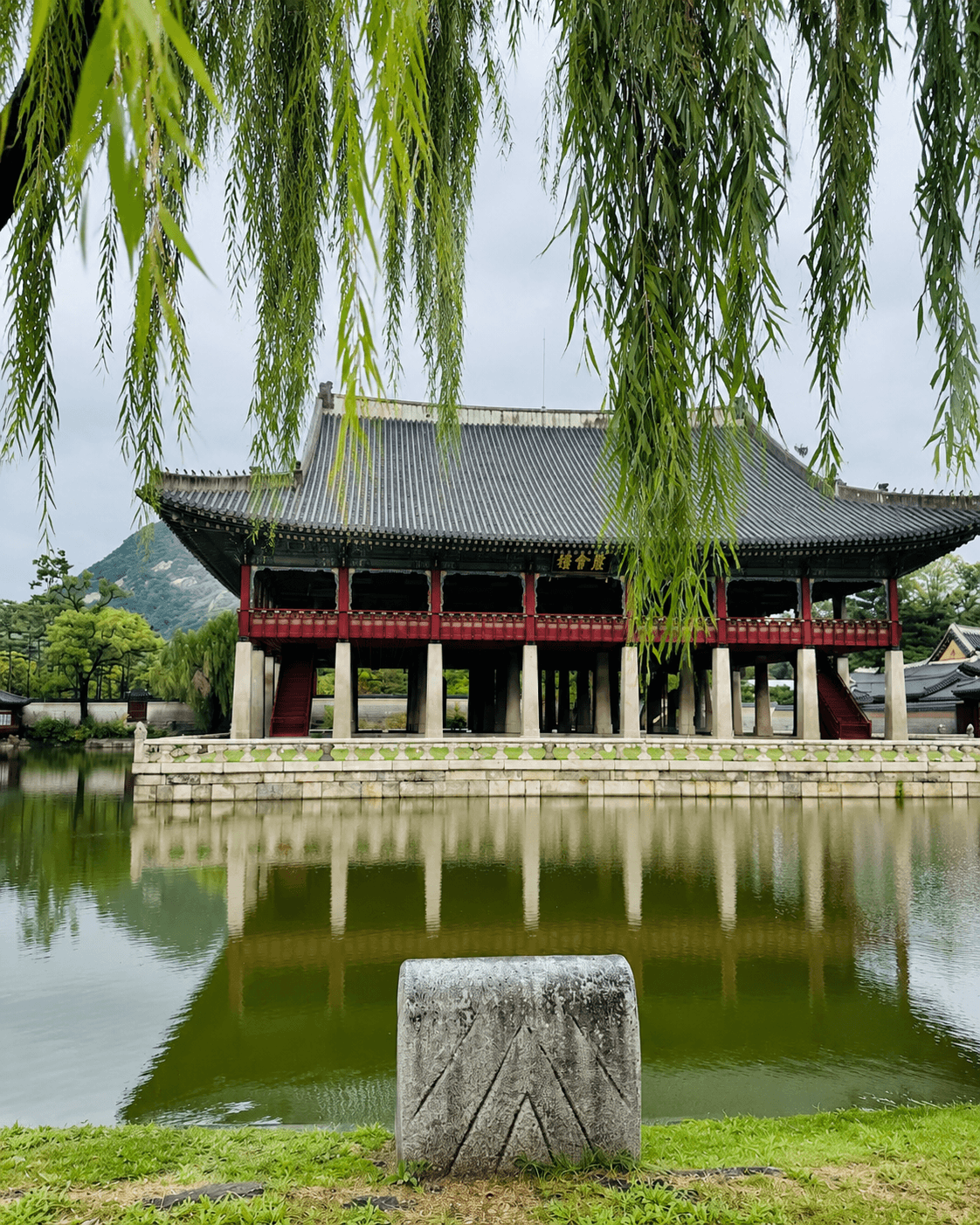 Walk through royal palaces of Gyeongbokgung & Changdeokgung's Secret Garden in a traditional hanbok